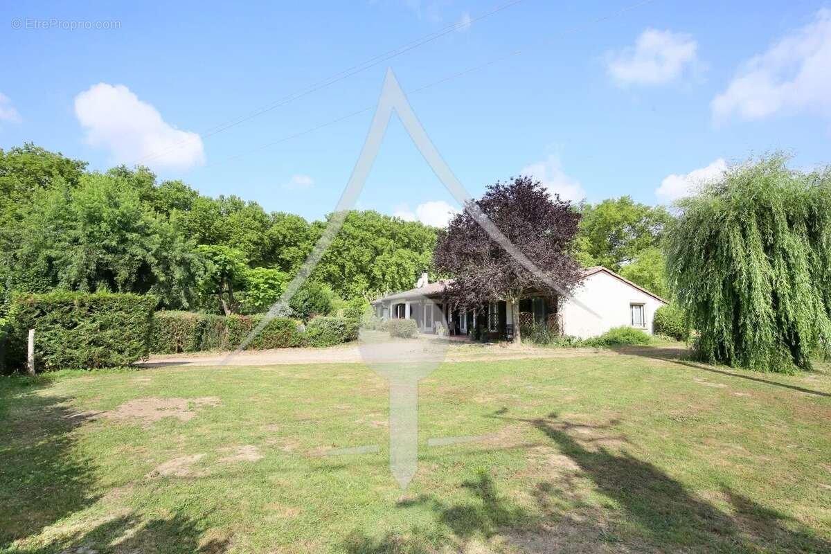 A vendre propriété de 7 pièces à POMPERTUZAT - photo 17