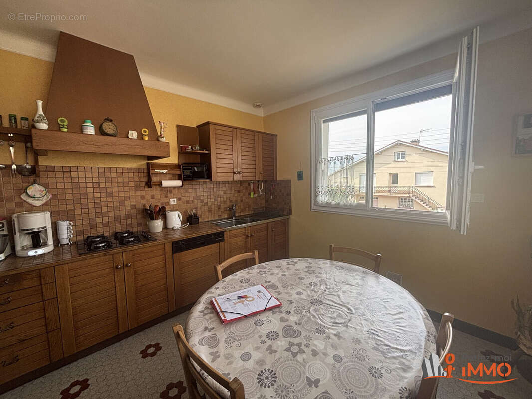Maison 110 m² à Savigneux  - photo 4