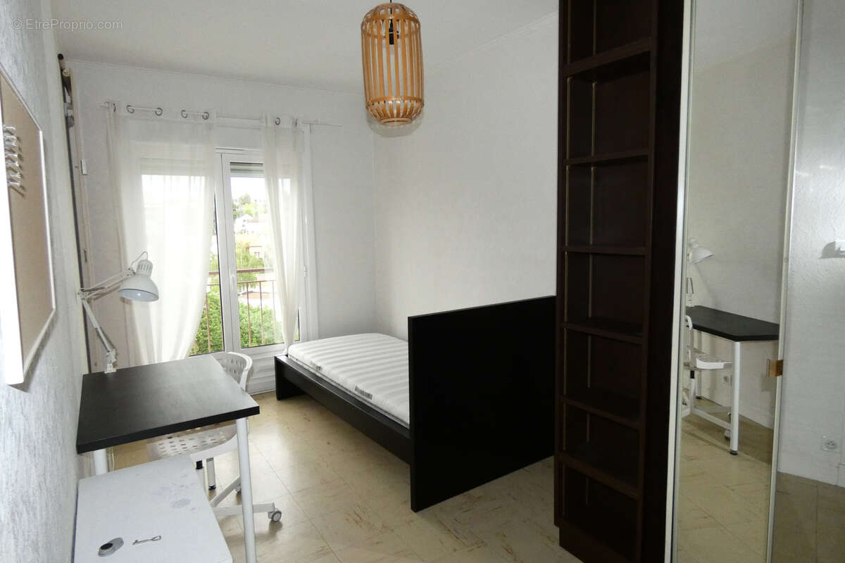 MONTLUCON bel appartement de 80 m2 avec balcon- terrasse , cave et parking privatif - photo 3