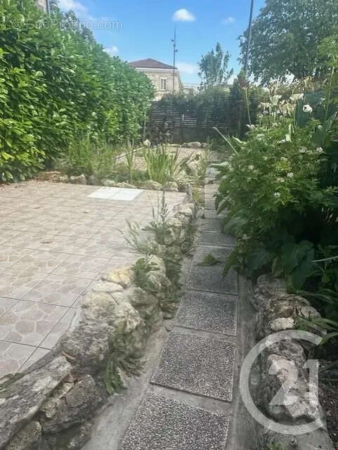 Maison à AMBARES-ET-LAGRAVE