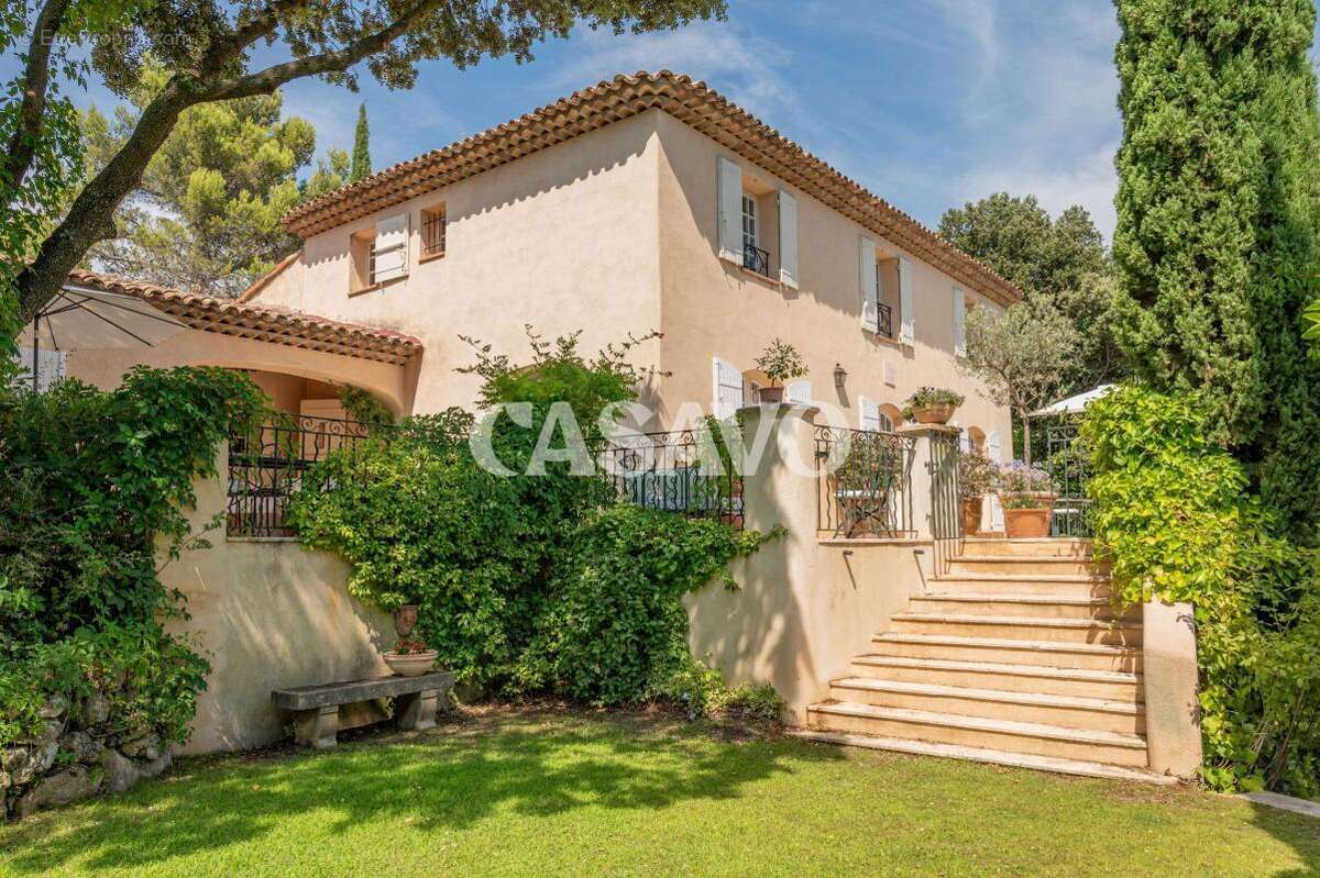 Vente Villa 8 pièces de 272m² - 13100 Saint-Marc-Jaumegarde - photo 5