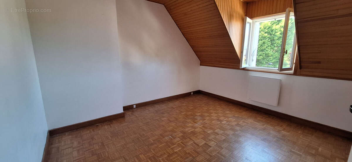 Fouesnant, bourg à pied, jolie maison de 4 chambres, sur un beau terrain arboré de 700 m² ! - photo 10