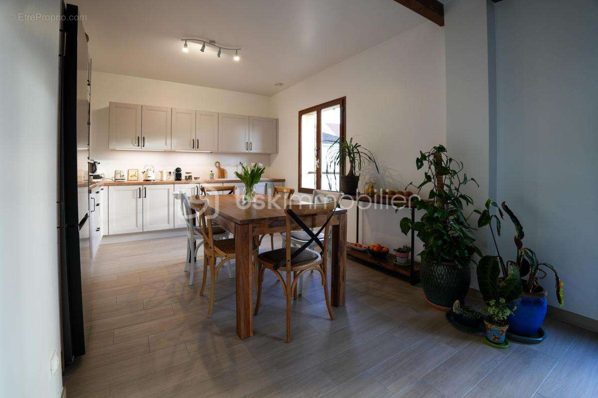 Maison à MONTEVRAIN