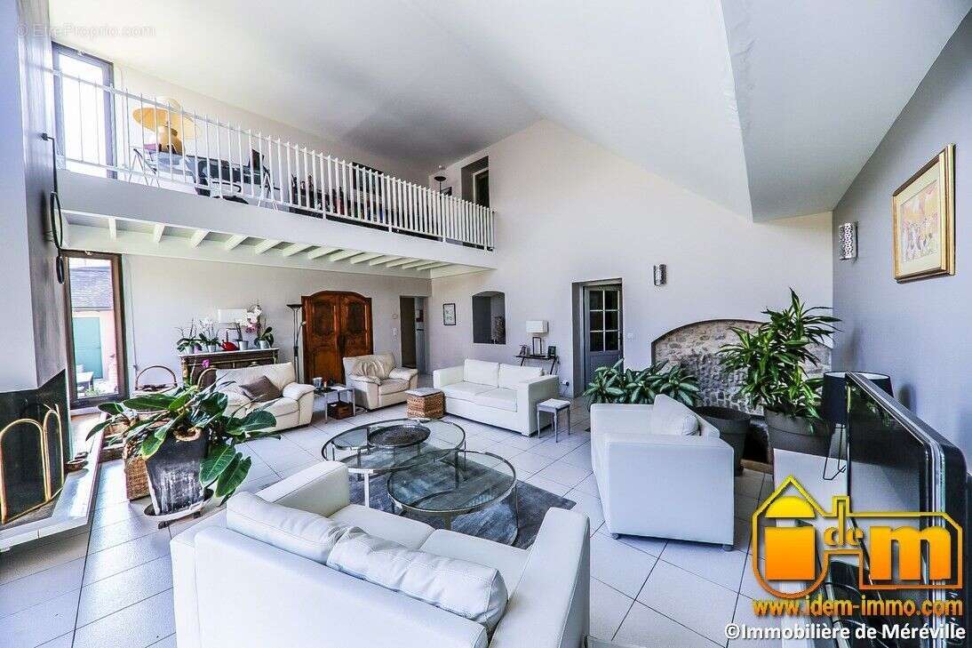 Maison à MEREVILLE
