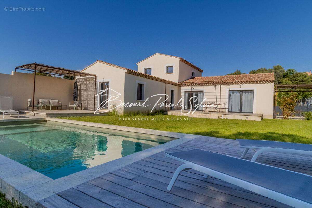 Maison à SAINT-SATURNIN-LES-APT