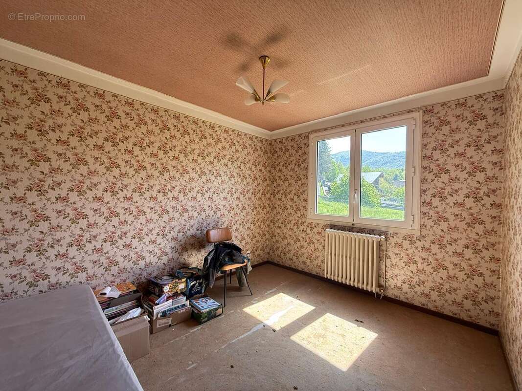   - Maison à LUZENAC