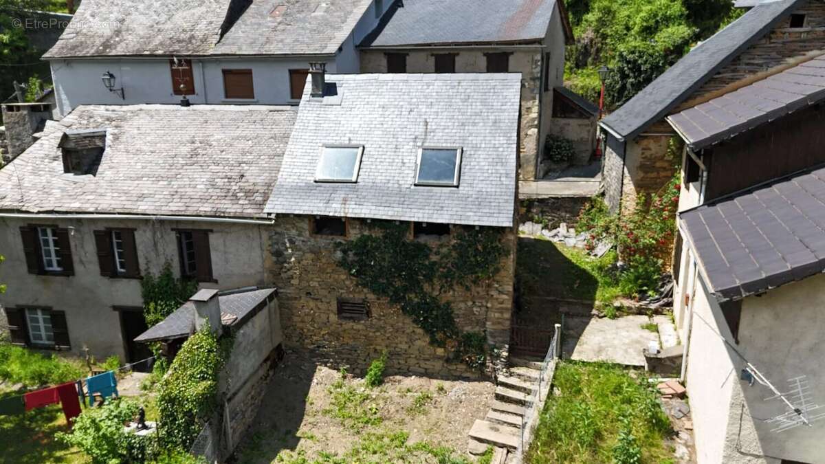 Maison à SAINT-LARY