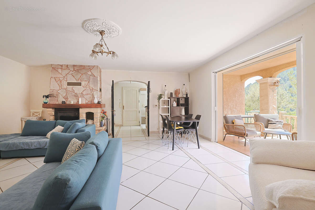 Maison à SOLLIES-TOUCAS