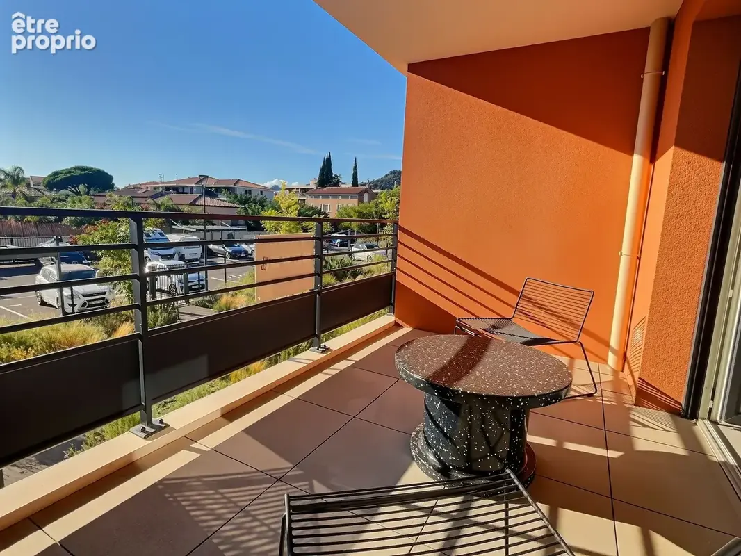 Hyères : studio avec terrasse et parking privatif - photo 5