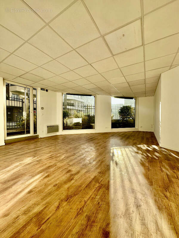 Commerce à PONTAULT-COMBAULT