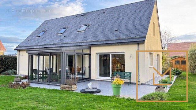 Maison à BREVILLE-LES-MONTS