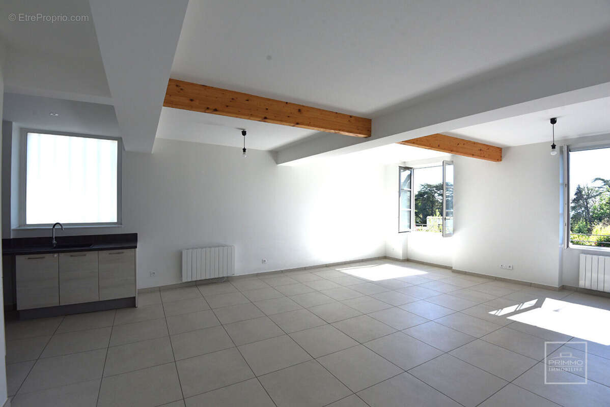 Saint Cyr Au Mont d'Or - T3 de 89m², à 10mn à pied du village, dans bâtisse du XIXème - photo 4