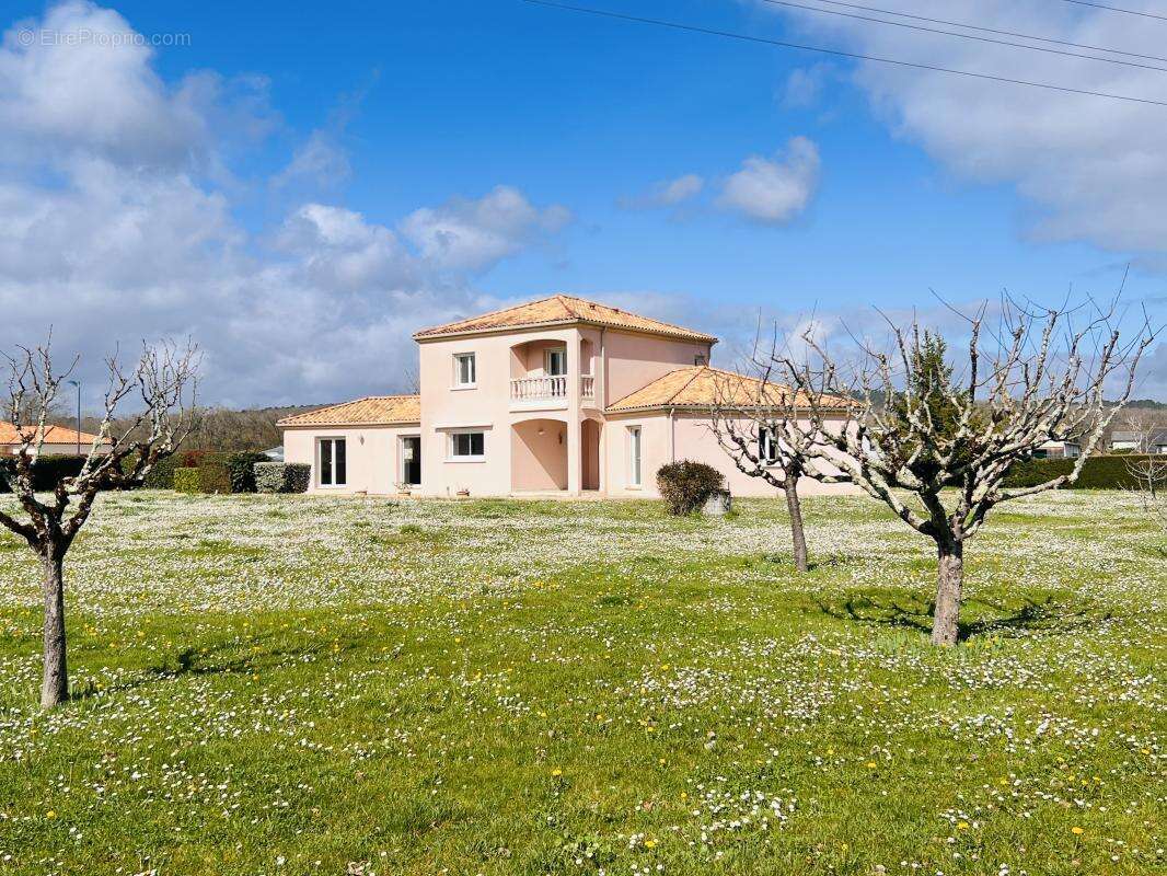 Maison à TERRASSON-LAVILLEDIEU