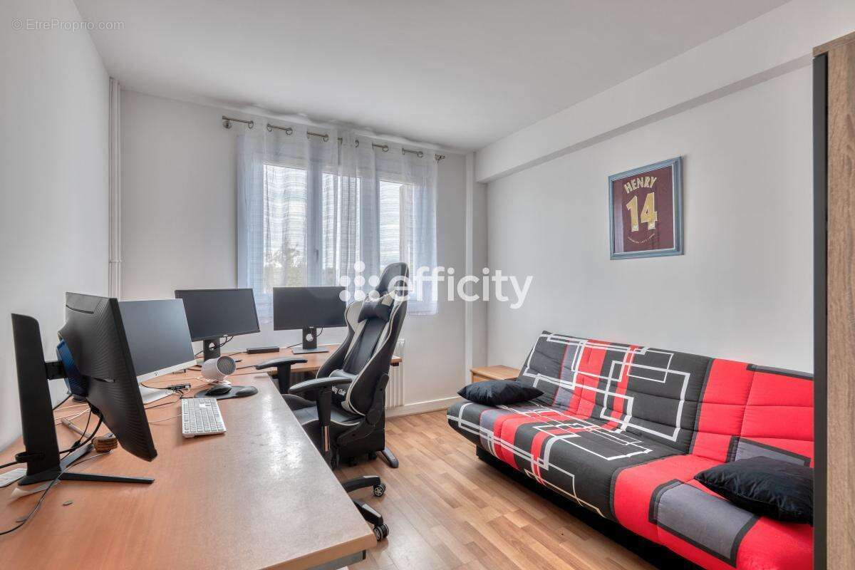 Appartement à EZANVILLE
