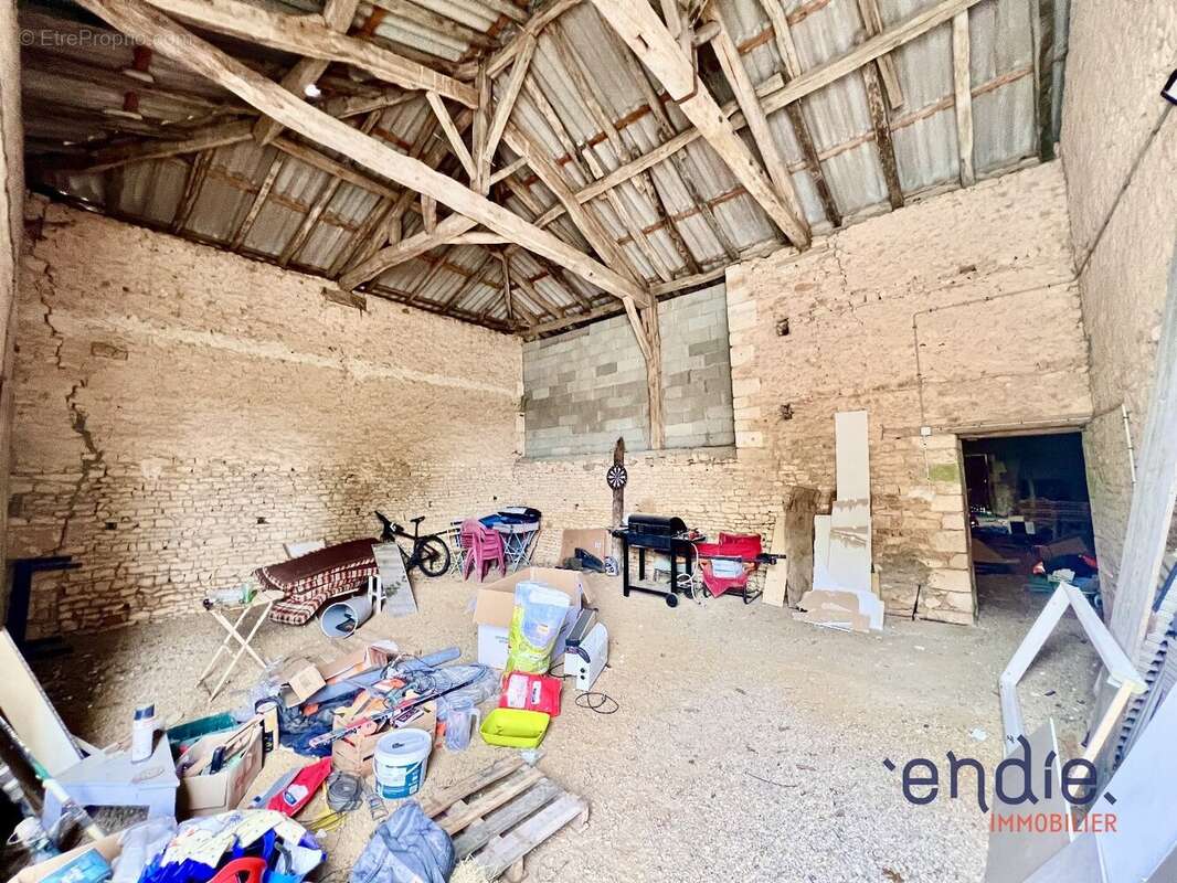 Maison à CHAMPAGNE-SAINT-HILAIRE