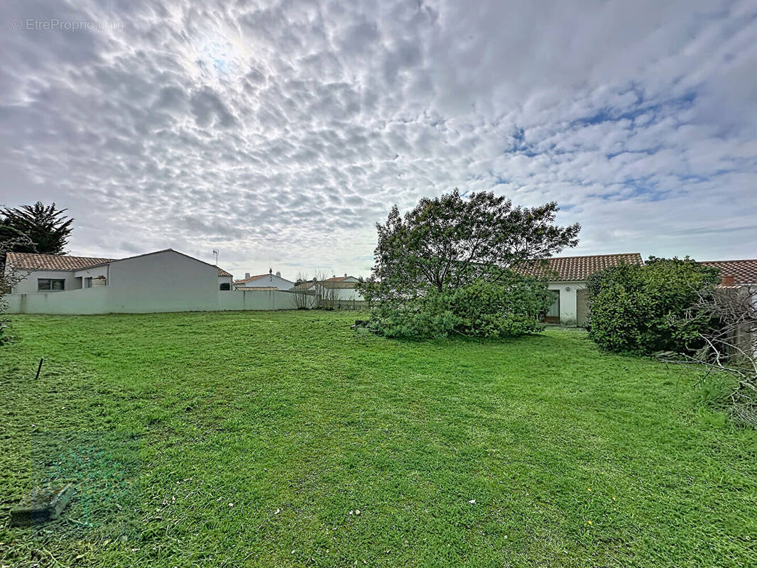 Terrain à NOTRE-DAME-DE-MONTS