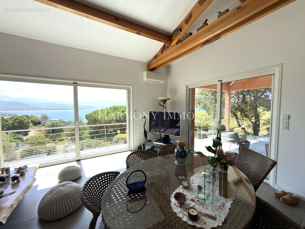 Villa avec une très belle double vue mer. - photo 5