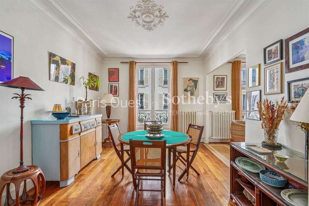Appartement à NEUILLY-SUR-SEINE