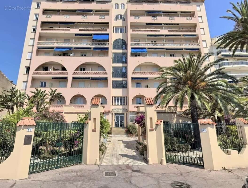 Appartement à VALLAURIS