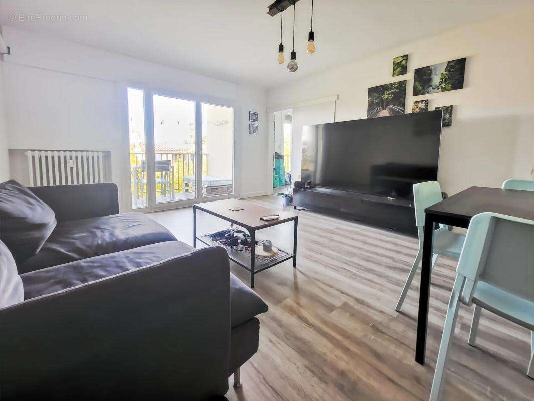 Appartement à SIX-FOURS-LES-PLAGES