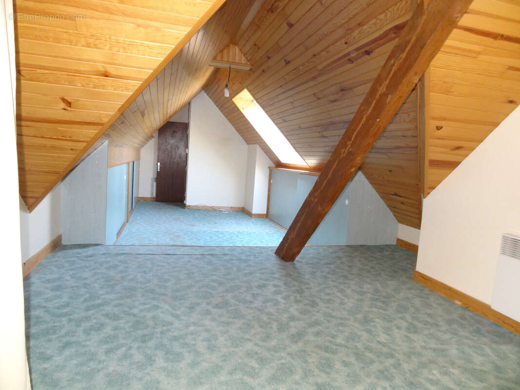 Maison de village avec jardin, garage et vue dégagée   un potentiel à révéler au cœur de Plelauff - photo 8