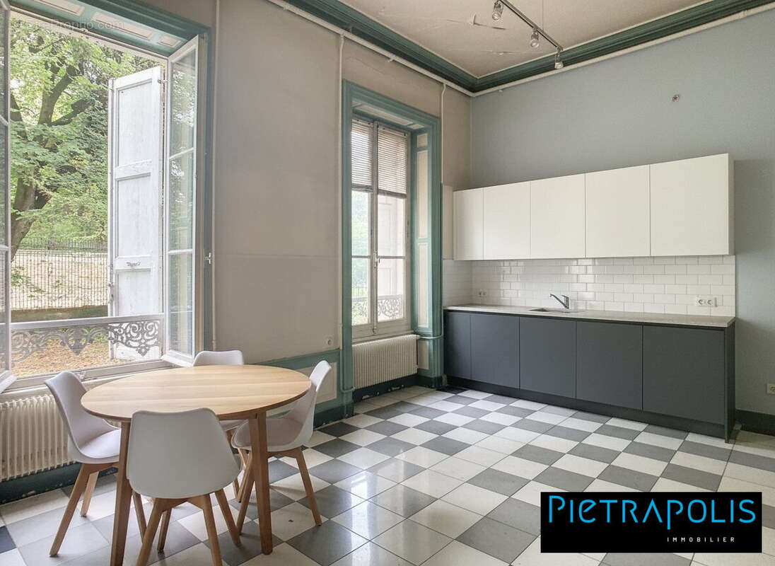 Appartement à SAINT-GEORGES-DE-RENEINS