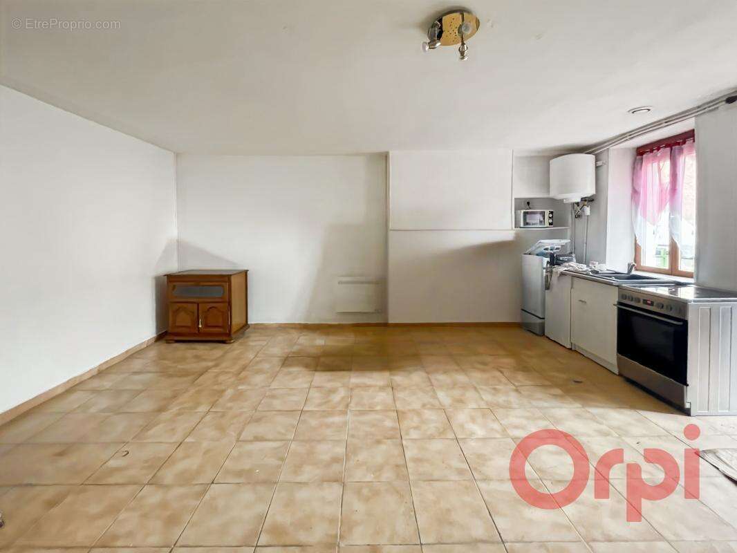 Maison à AINAY-LE-CHATEAU