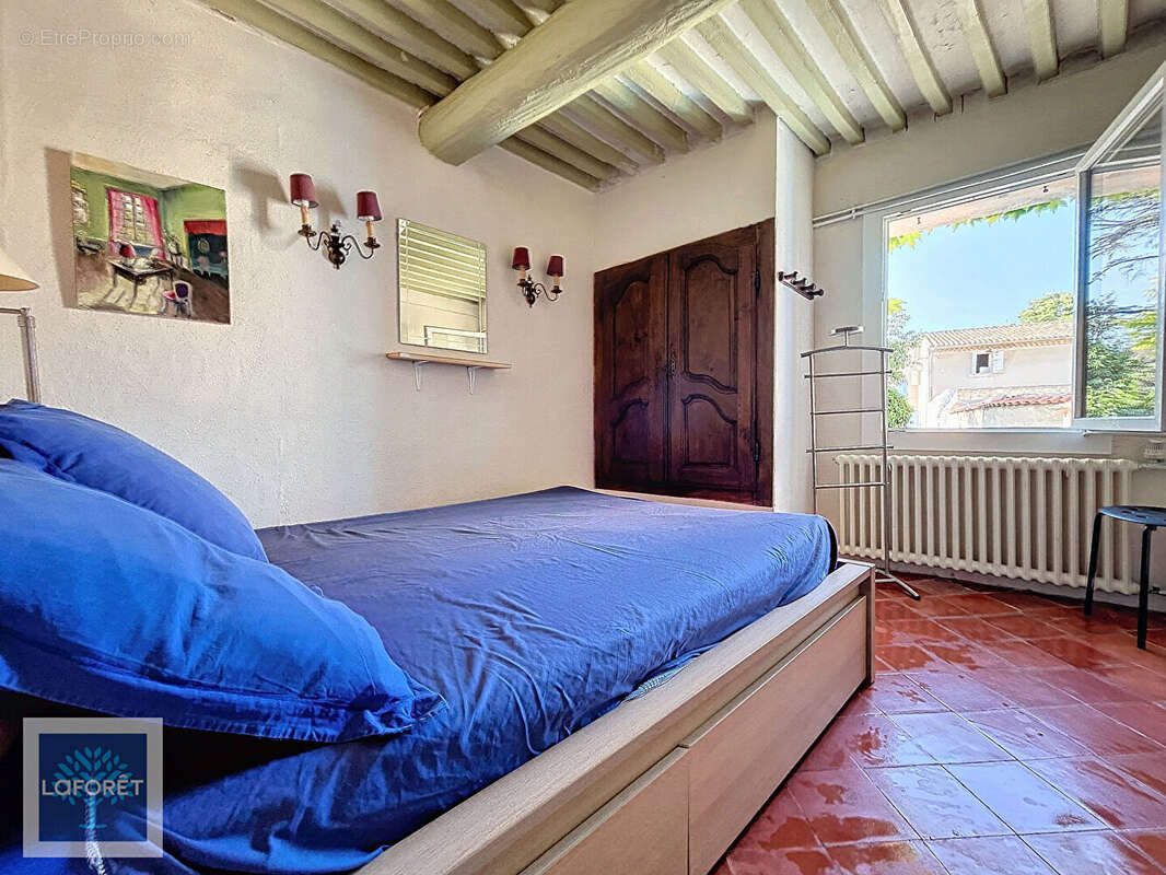 Maison avec terrasse et cour de 360 m2 - photo 9