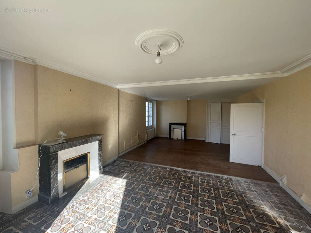 Maison à SAINT-OUEN-LES-VIGNES