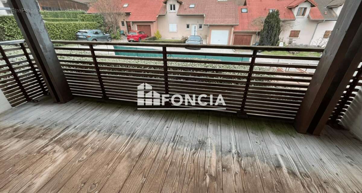 Appartement à BONNE