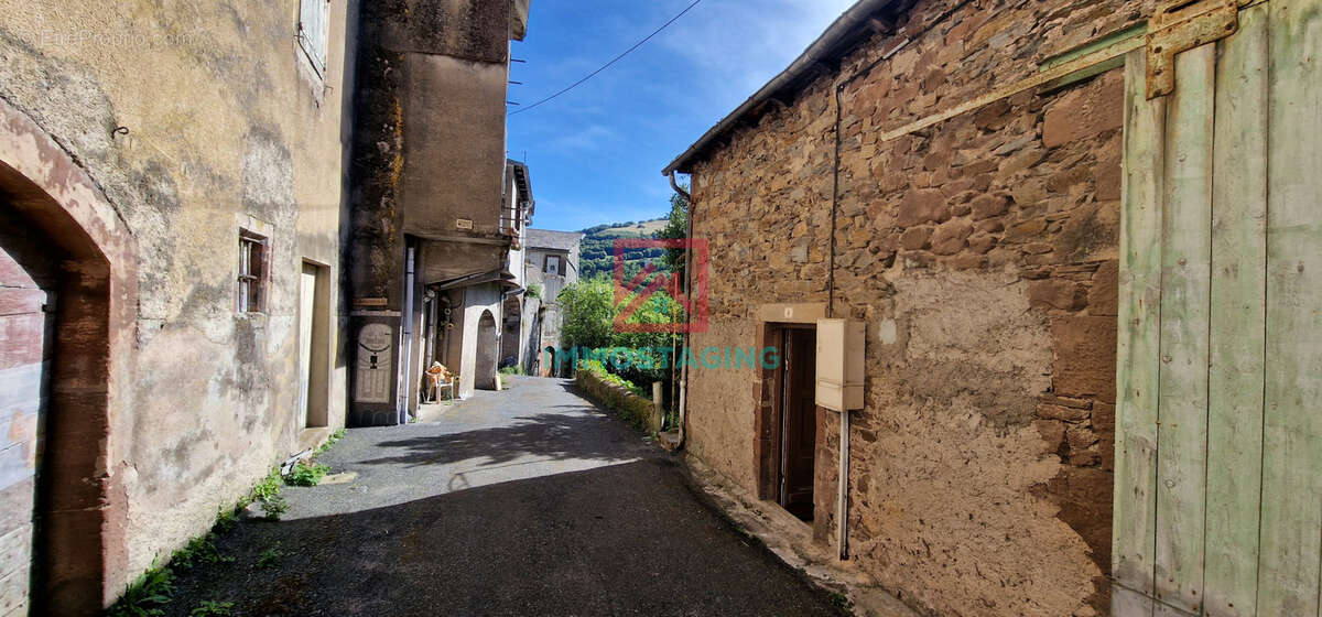 Maison à SAINT-SERNIN-SUR-RANCE