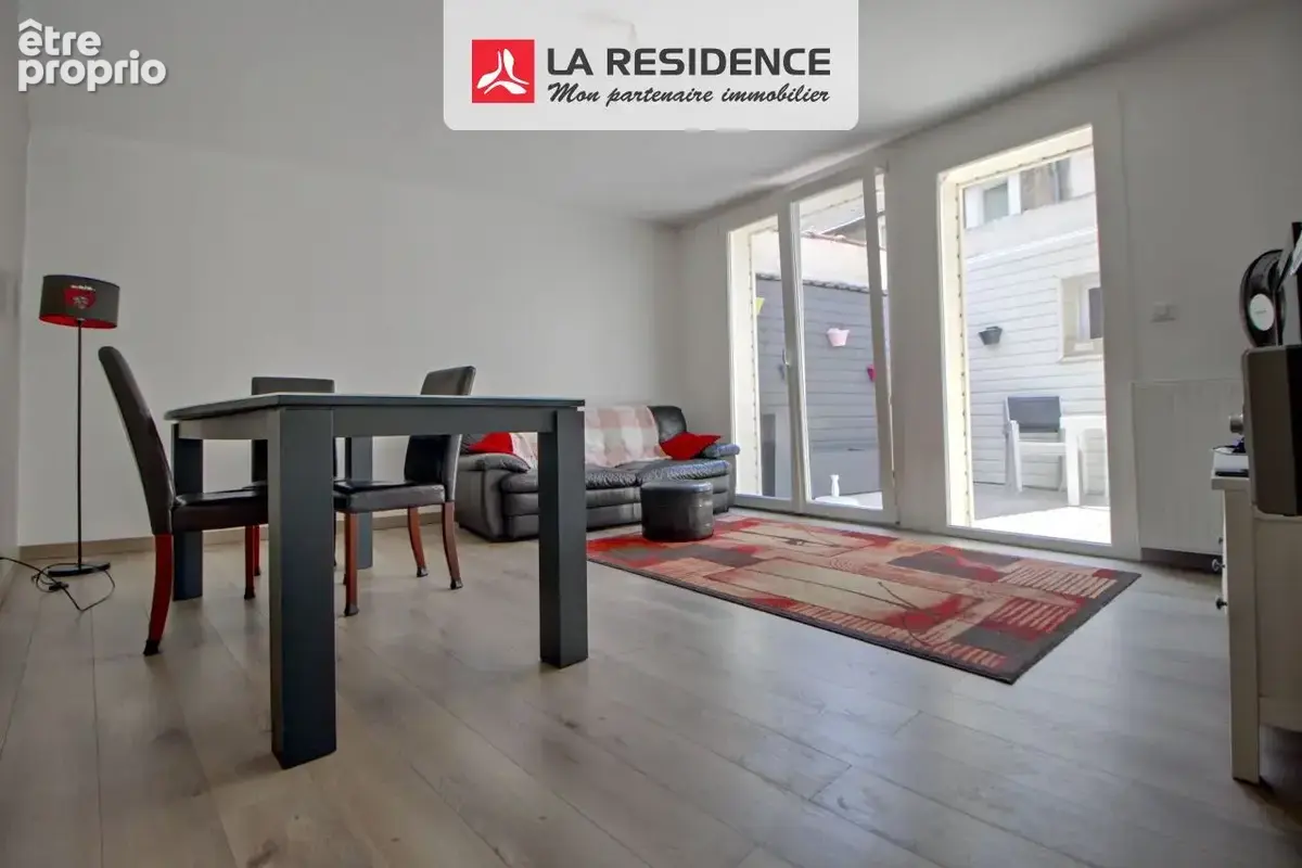Maison 100 m² à Les Clayes-Sous-Bois  - photo 1
