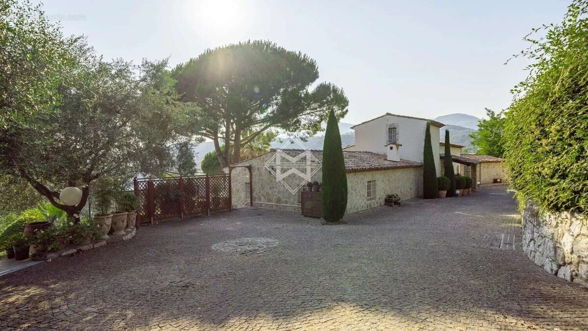 Belle villa provençale avec piscine - tennis - photo 15