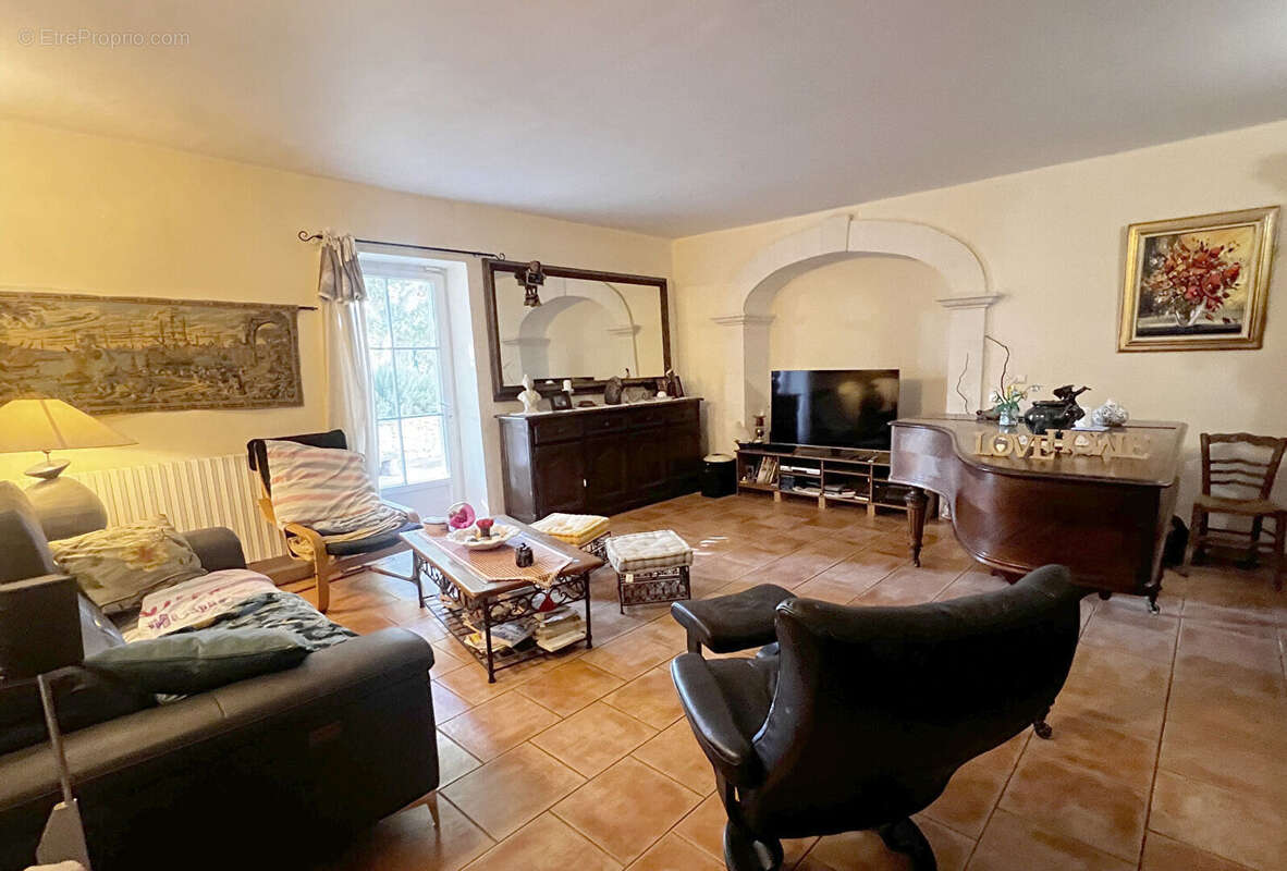 Maison à SAINT-CHAMAS