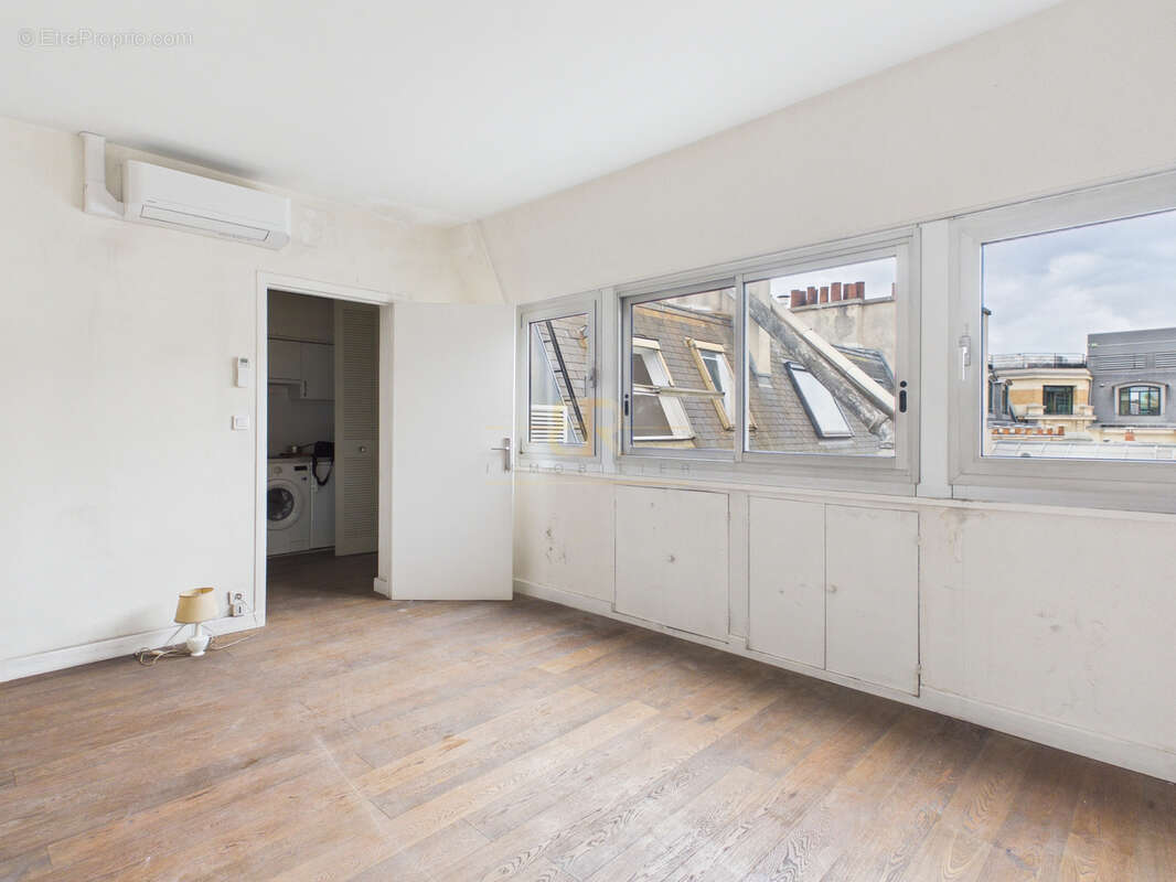 Appartement à PARIS-8E