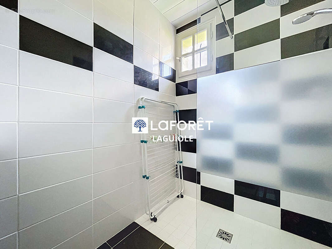 Maison à SAINTE-GENEVIEVE-SUR-ARGENCE