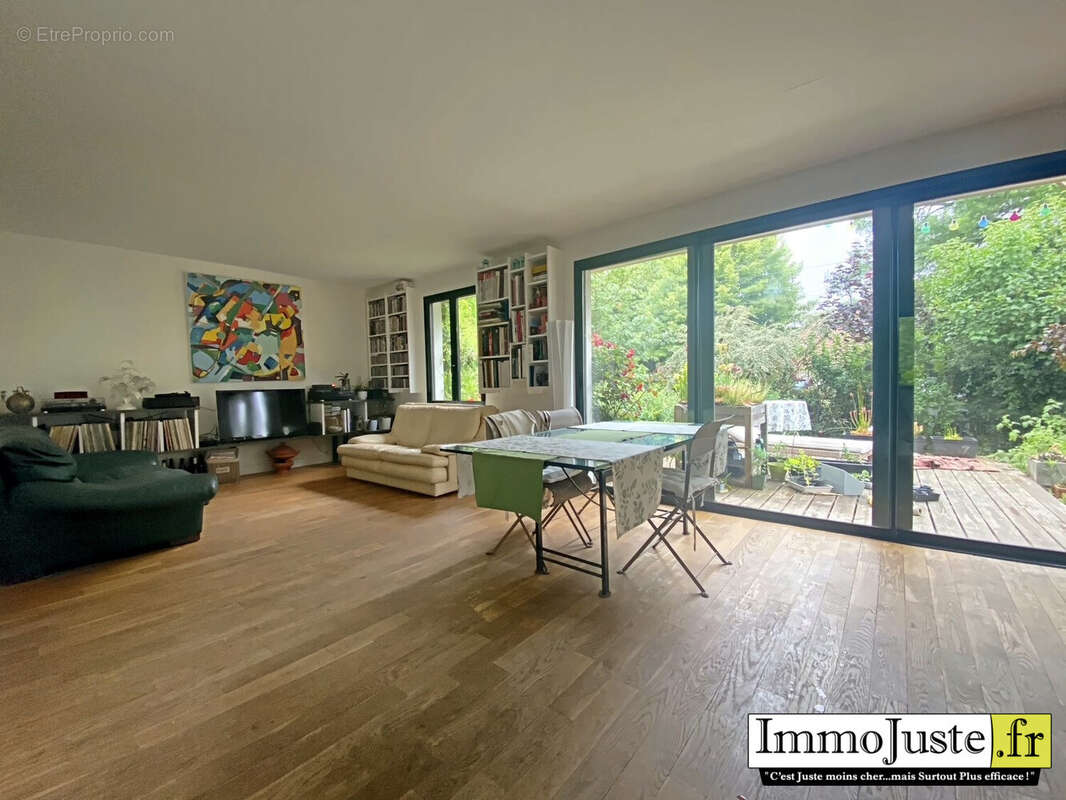 Maison à VIEILLE-EGLISE-EN-YVELINES