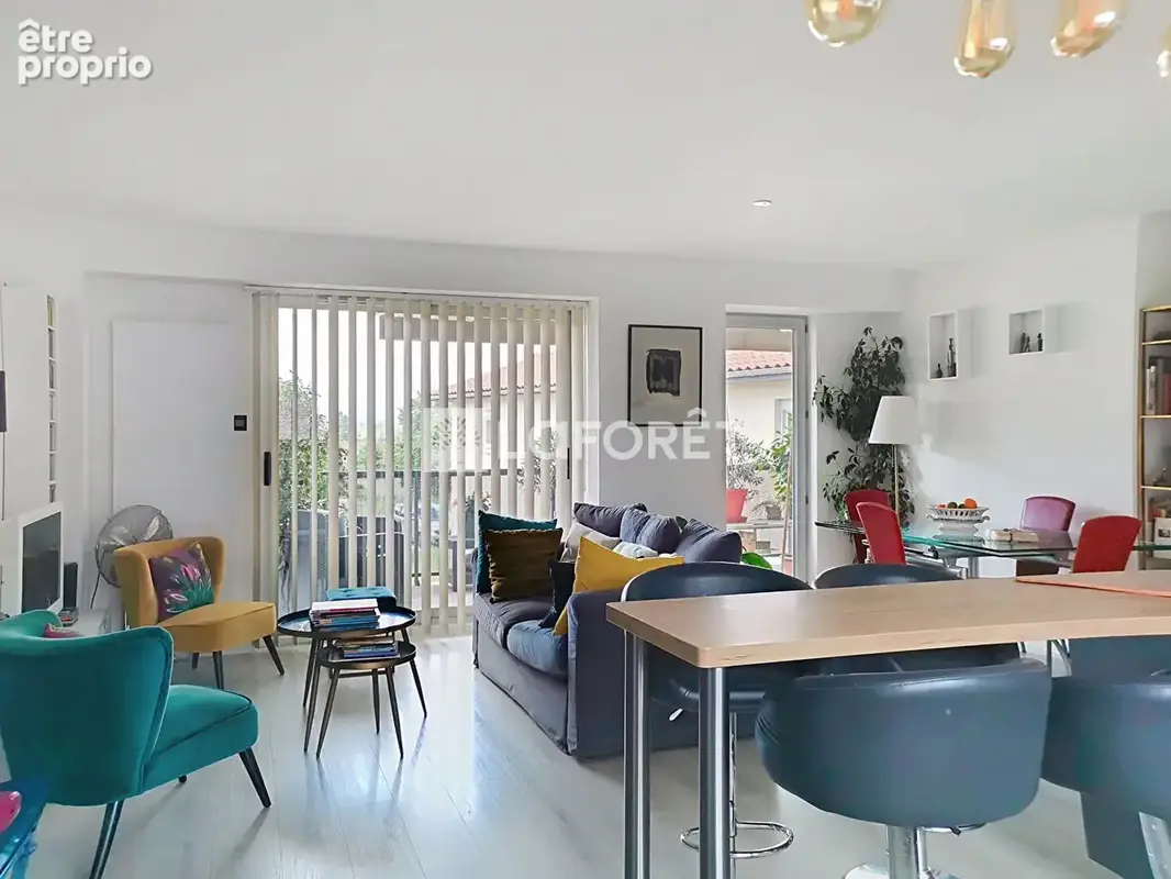 RARE  Appartement 4 pièces,  rénové 2021 avec balcon , Petite copropriété , Reyrieux - photo 4