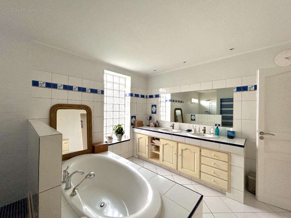 Maison à VILLEMOUSTAUSSOU