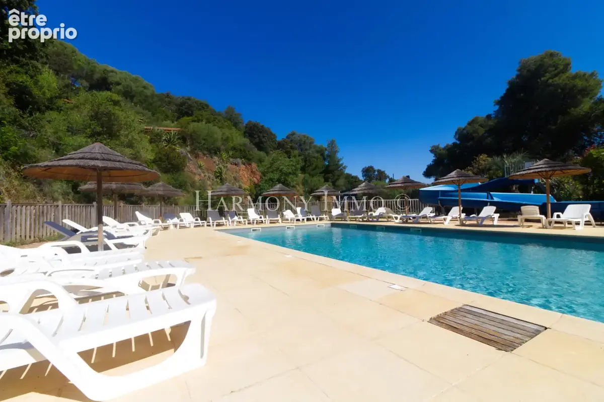 Joli camping avec vue mer, piscine, chalets, villa. - photo 3