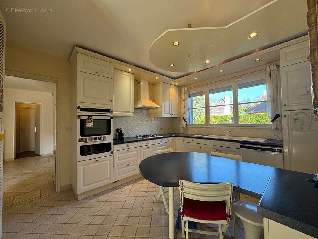 Maison à SAINT-NOM-LA-BRETECHE