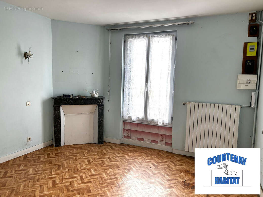Maison à COURTENAY