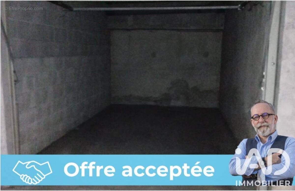 Photo 1 - Parking à RENNES
