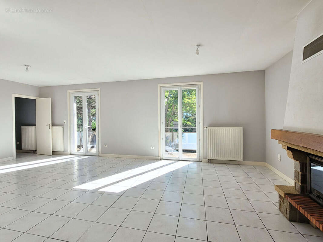 Maison à BRIVES-CHARENSAC