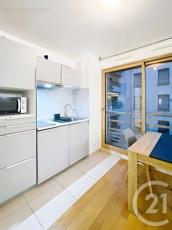 Appartement à PARIS-14E