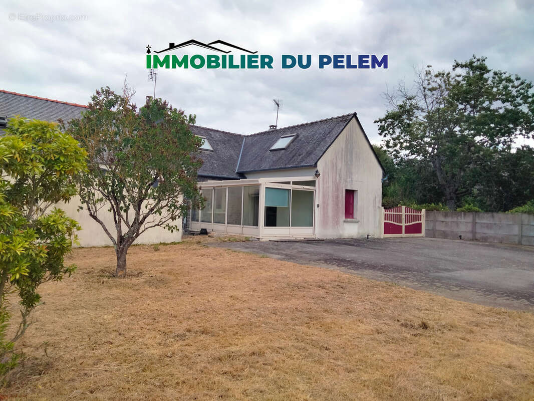 Maison avec véranda, dépendances et jardin clos à Plelauff Centre-Bretagne - photo 2