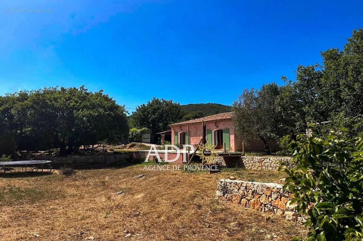 Maison à SAINT-CEZAIRE-SUR-SIAGNE