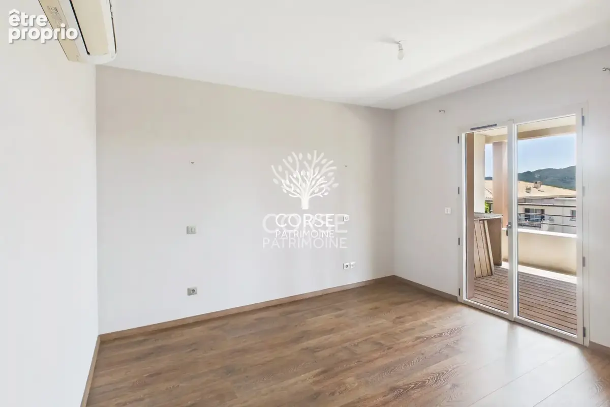 Appartement T3 avec grande terrasse couverte - photo 8