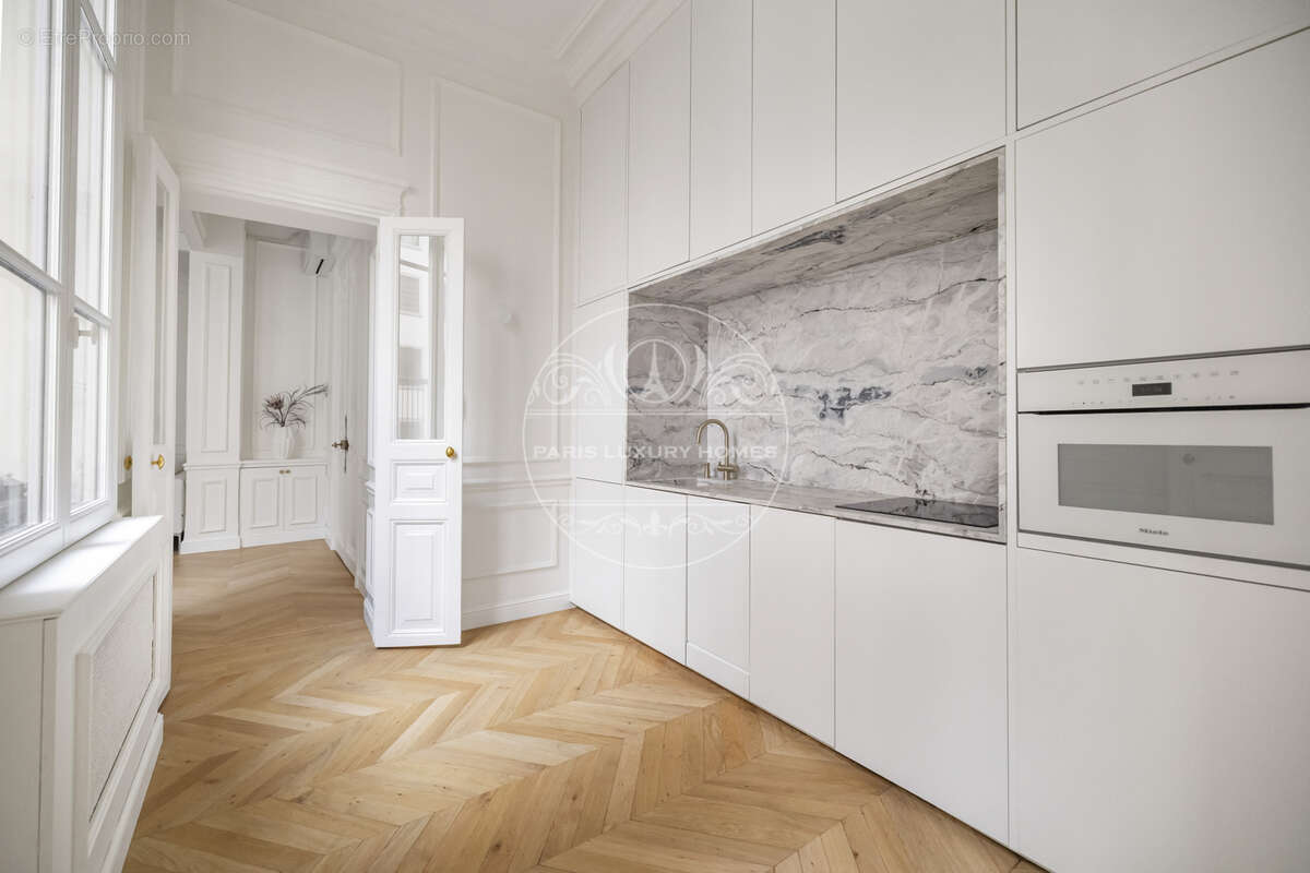 Appartement à PARIS-1E