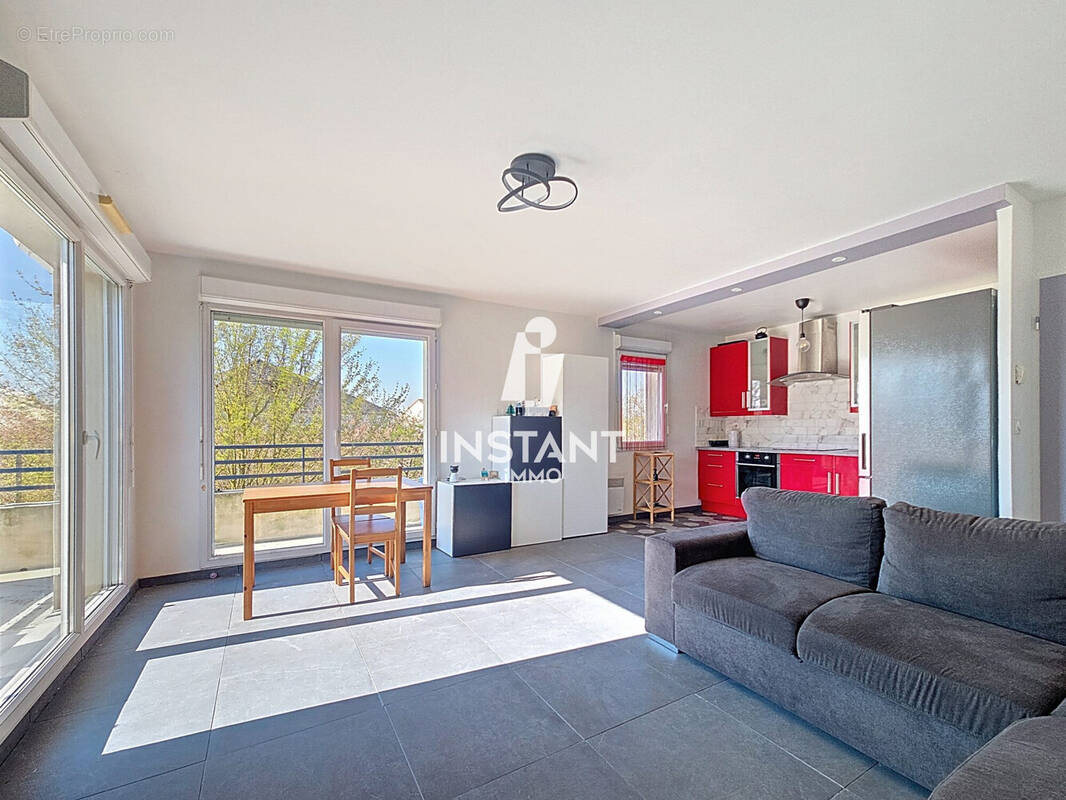 Appartement à SAVIGNY-LE-TEMPLE